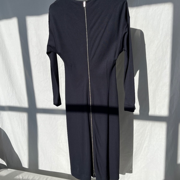 COS (XS) navy blue long-sleeve midi-dress with V-neck and zipper-back, like new. - Picture 4 of 16